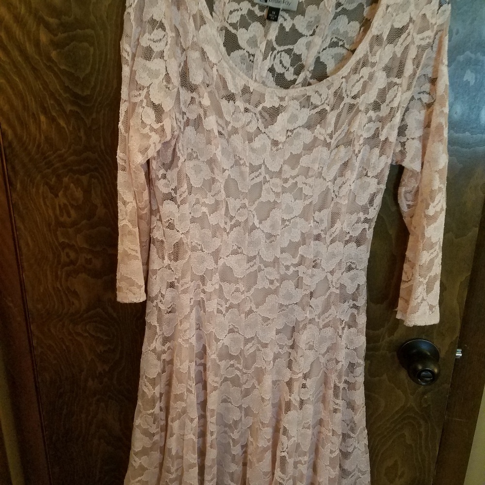 Sold. HOLDING  FOR OMBUTTERFLY Fay peach dress